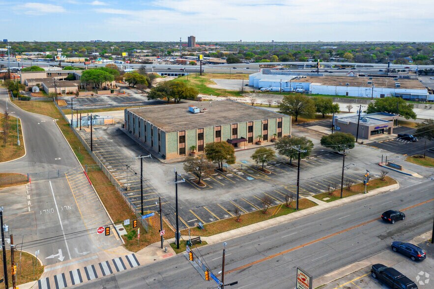 More Photos Of 4400-4402 Vance Jackson Rd, San Antonio Office For Lease