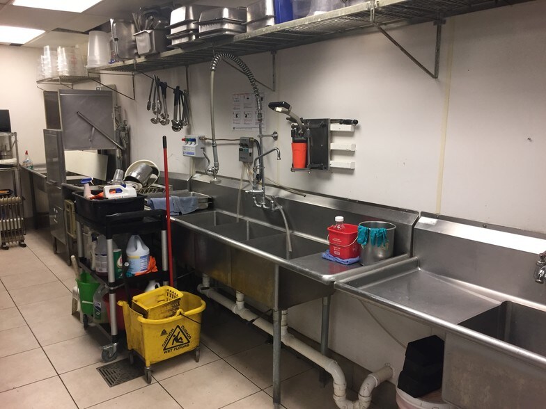 More Photos Of 8-22 W Busse Ave, Mount Prospect Restaurant For Lease