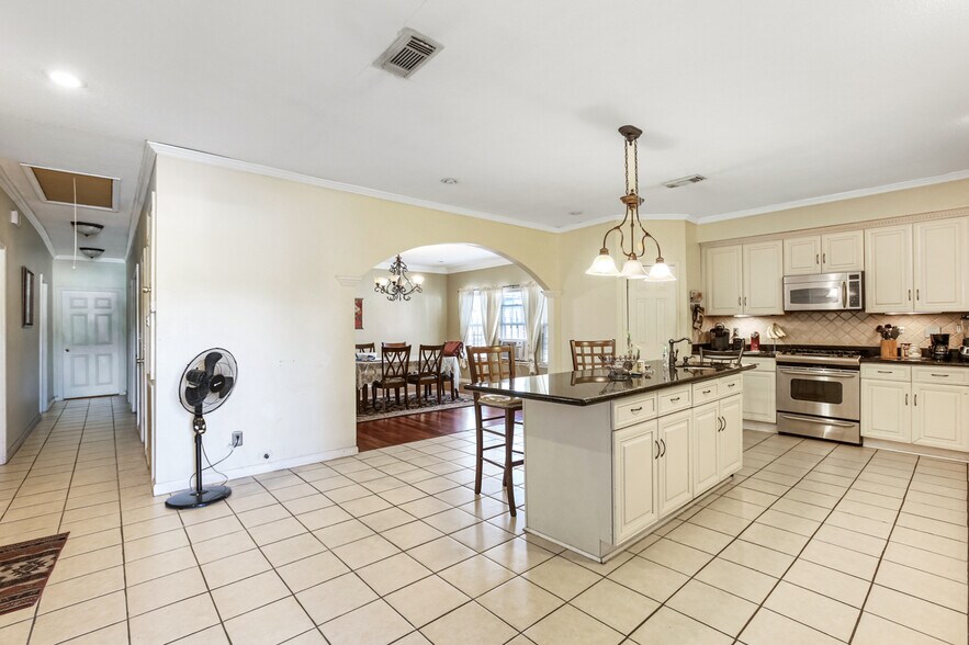 More Photos Of 7418 Chef Menteur Hwy, New Orleans Hotel For Sale