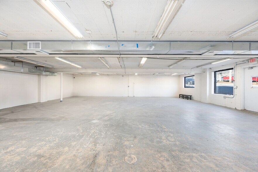 More Photos Of 342 Lexington Ave, Mount Kisco Light Distribution For Lease