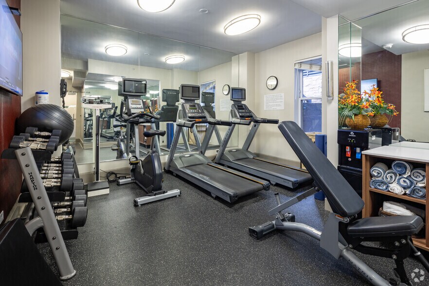 More Photos Of 640 N Wabash Ave, Chicago Hotel For Sale