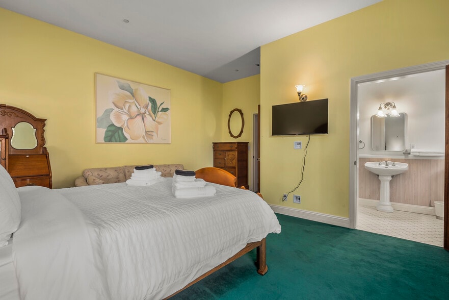 More Photos Of 790 California 2, Wrightwood Specialty For Sale