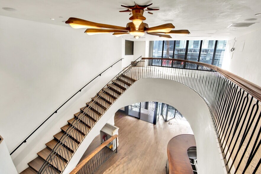 More Photos Of 701 W 7th St, Los Angeles Apartments For Lease