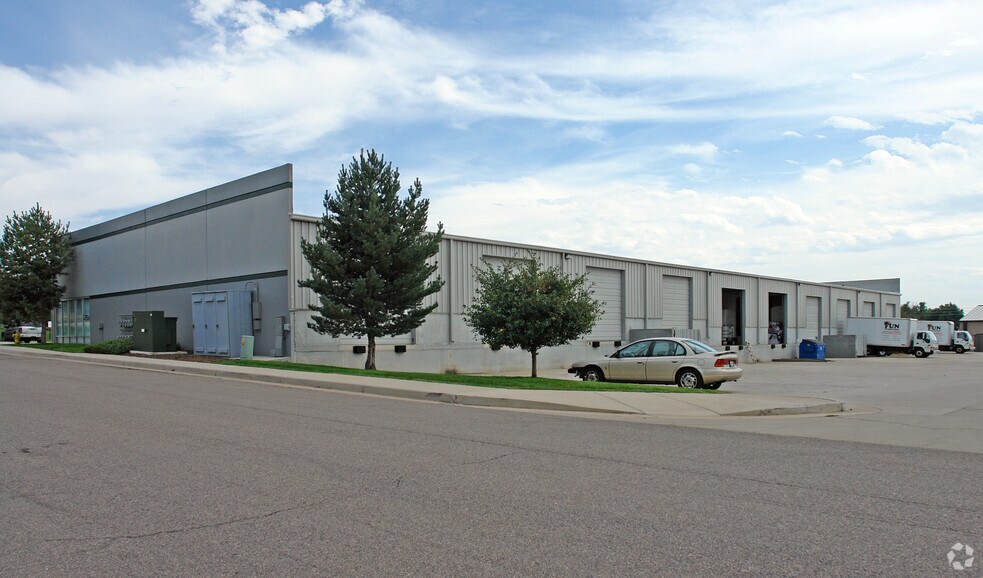 More Photos Of 1670 Jasper St, Aurora Warehouse For Lease