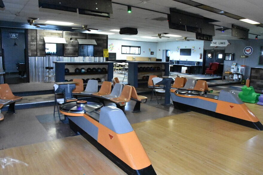More Photos Of 11712 Hydetown Rd, Titusville Bowling Alley For Sale