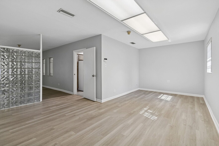 More Photos Of 1408 W Linebaugh Ave, Tampa Office Residential For Sale