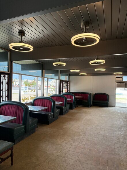 More Photos Of 10630 New Church Rd, Dallas Restaurant For Sale