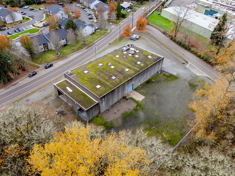 More Photos Of 1555-1557 SE Crystal Lake Dr, Corvallis Warehouse For Lease