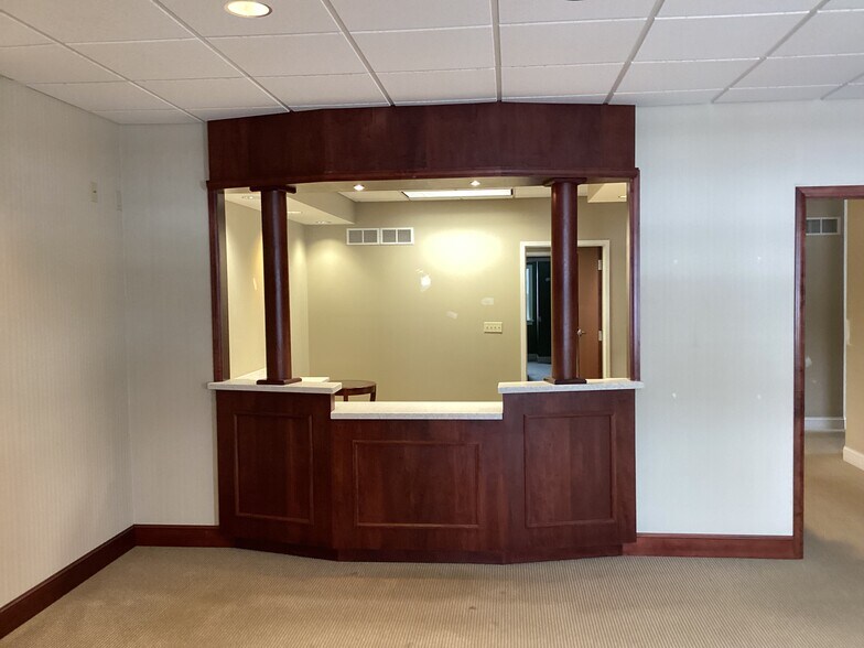 More Photos Of 271 Marsh Rd, Pittsford Office For Lease