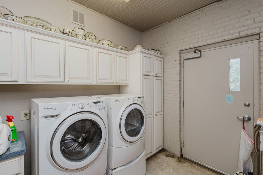 More Photos Of 920 Millington St, Winfield Storefront Retail Office For Sale
