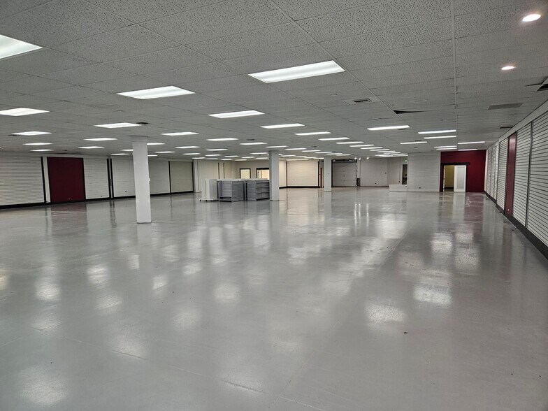 More Photos Of 8239 S Holly St, Centennial General Retail For Sale