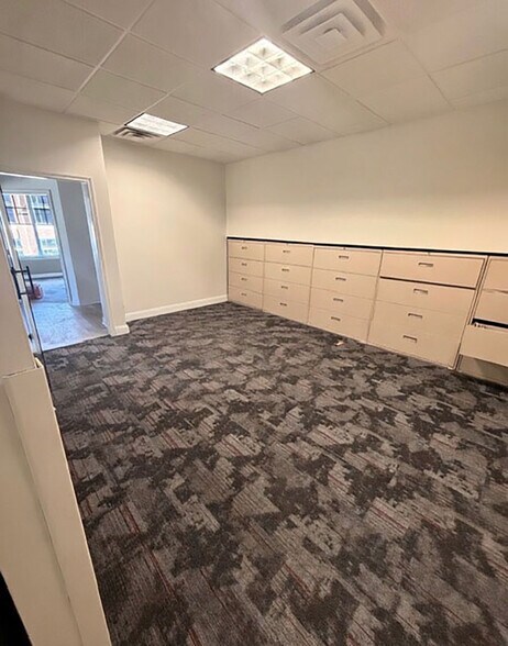 More Photos Of 123-125 N Main St, Crown Point Loft Creative Space For Lease