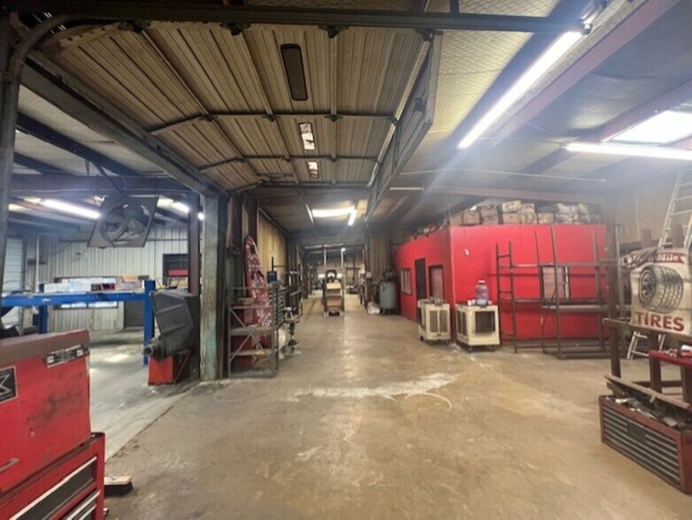 More Photos Of 1914 Cypress St, West Monroe Service For Sale