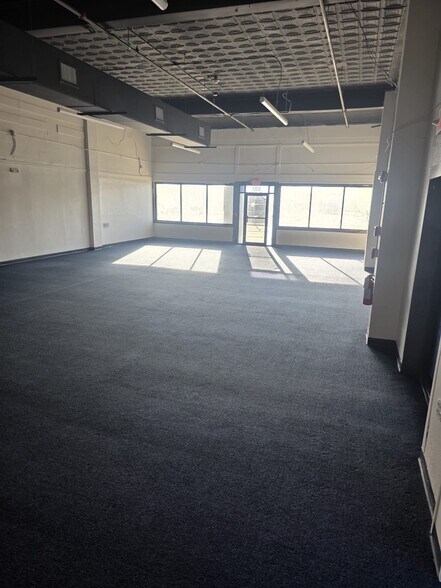 More Photos Of 801 8th Ave W, Palmetto Showroom For Lease