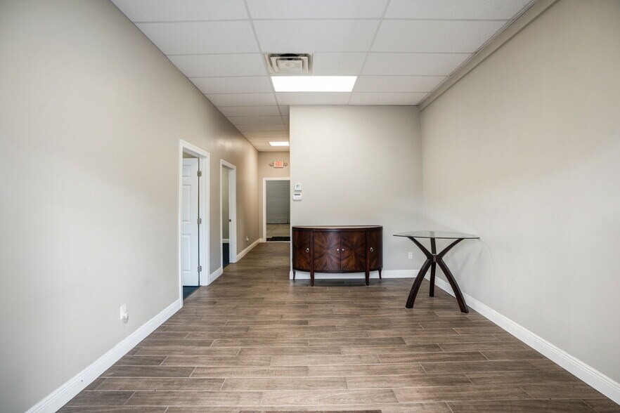 More Photos Of 6834 28th Street Cir E, Sarasota Warehouse For Lease