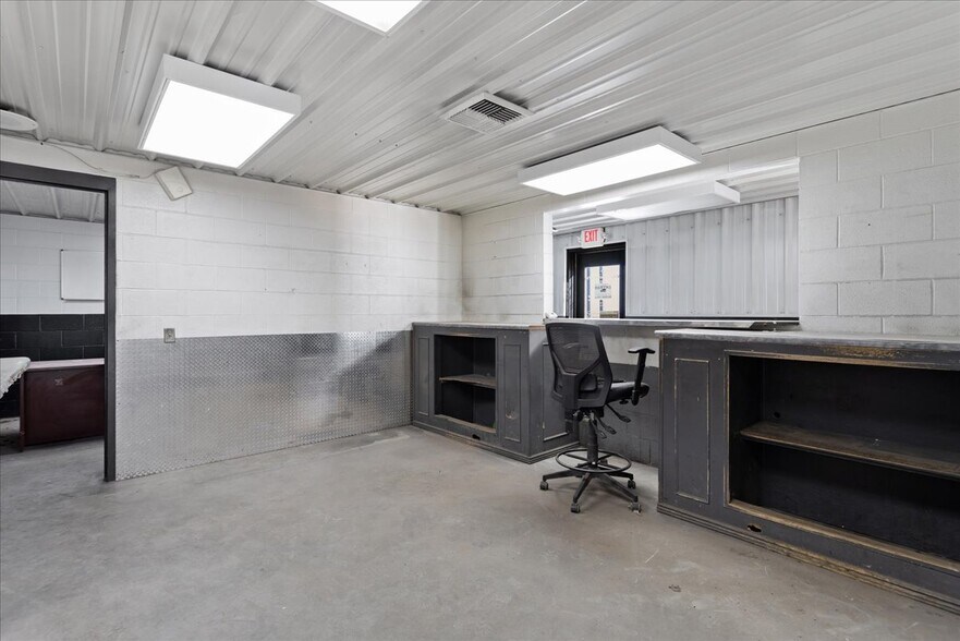 More Photos Of 12104 Deike Ct, Cheyenne Truck Terminal For Sale