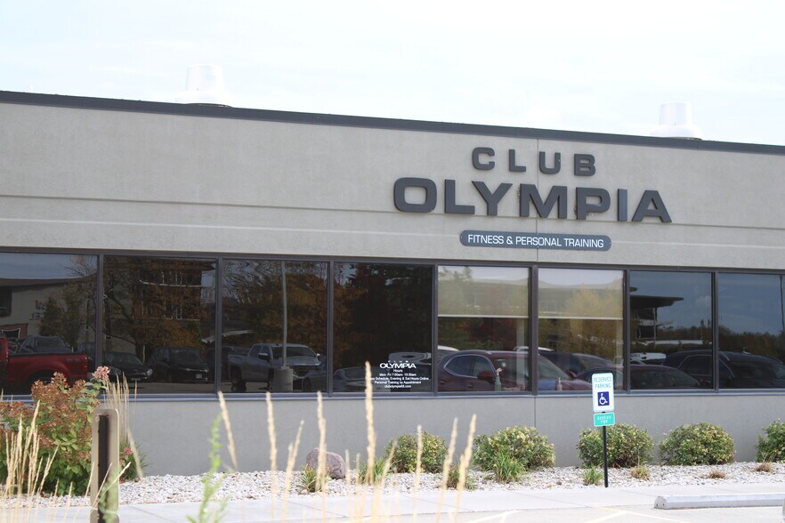 More Photos Of 101 Camelot Dr, Fond Du Lac Health Club For Sale