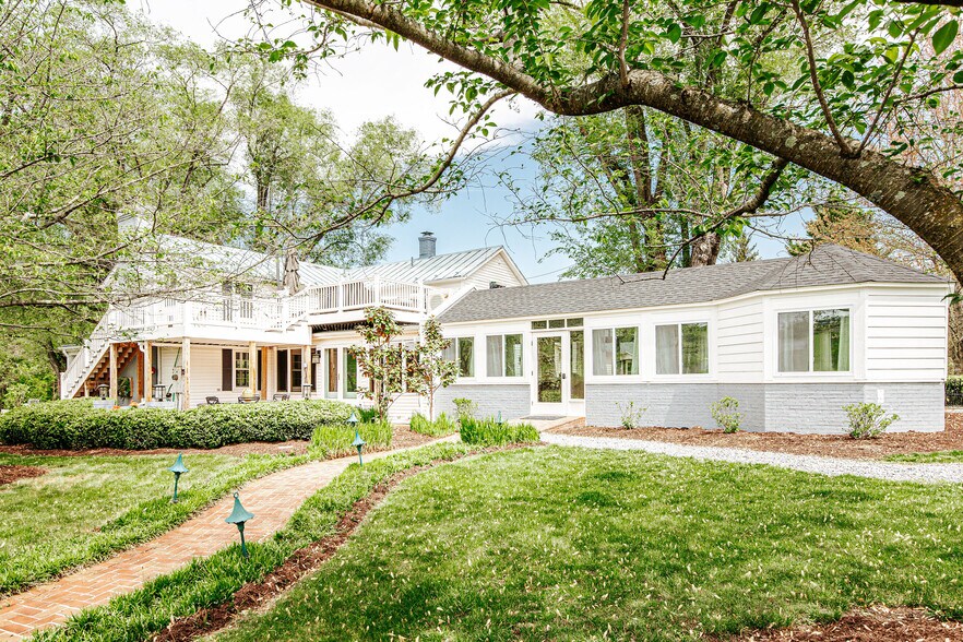 More Photos Of 1329 Commerce Rd, Staunton Hotel For Sale