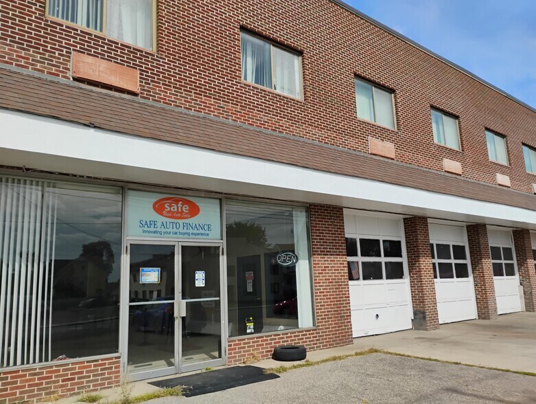 More Photos Of 233 White St, Danbury Storefront Retail Office For Lease