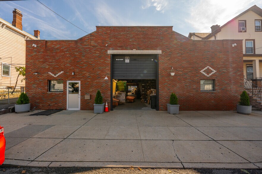More Photos Of 245-247 Elizabeth Ave, Elizabeth Industrial For Lease
