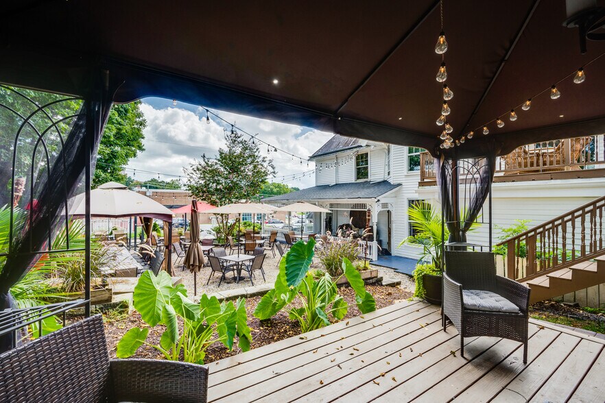 More Photos Of 412 6th St, Bristol Restaurant For Sale