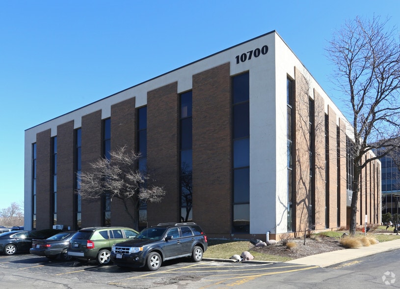 More Photos Of 10700 W Higgins Rd, Rosemont Office For Sale