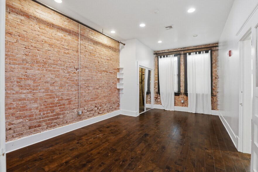 More Photos Of 122 E Randolph Ave, Enid Storefront Retail Residential For Sale