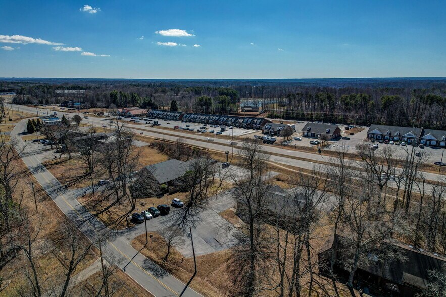 More Photos Of 1418 Freeway Dr, Reidsville Freestanding For Sale