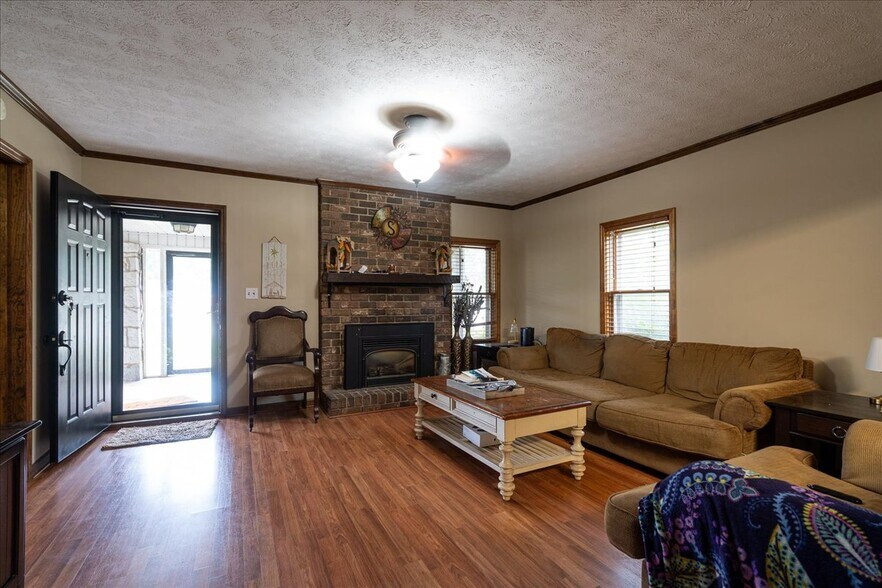 More Photos Of 317 General Daniel Ave N, Danielsville General Retail For Sale