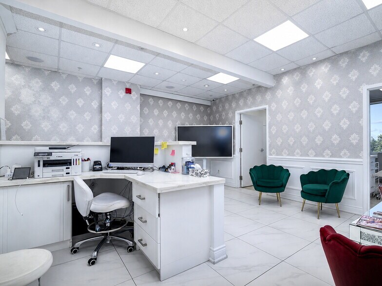 More Photos Of 1650 Elgin Mills Rd E, Richmond Hill Medical For Sale