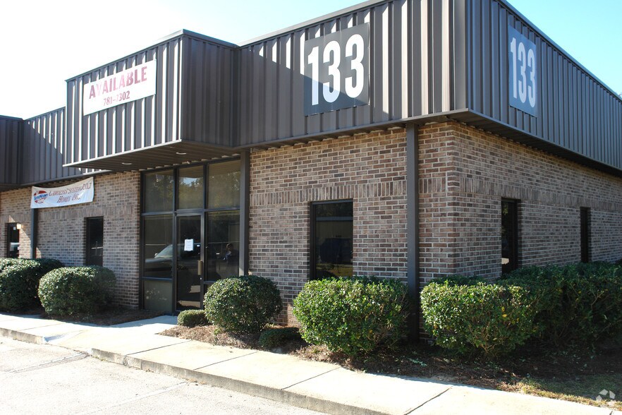 More Photos Of 133 Vera Rd, Lexington Showroom For Lease