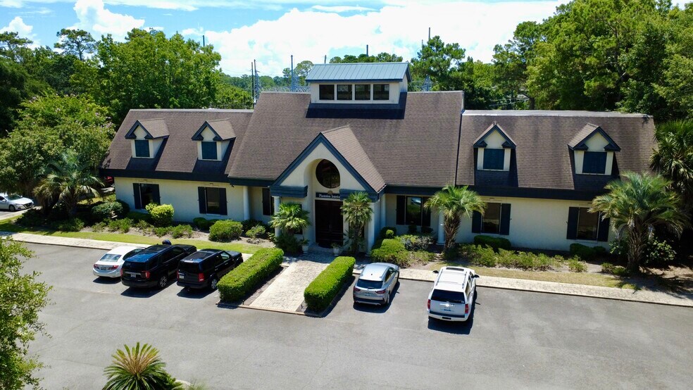 Primary Photo Of 10 Target Rd, Hilton Head Island Showroom For Sale