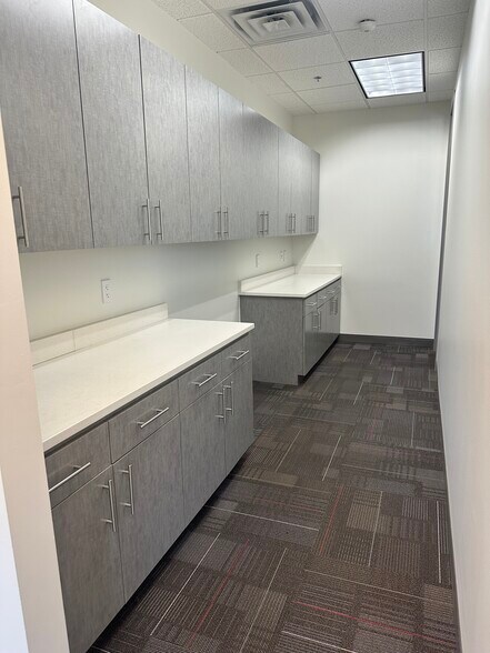 More Photos Of 12322 E 55th St, Tulsa Distribution For Lease