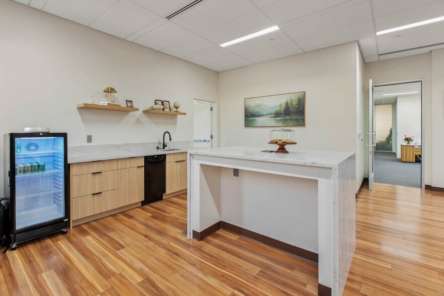 More Photos Of 4684 Ontario Mills Pky, Ontario Coworking Space
