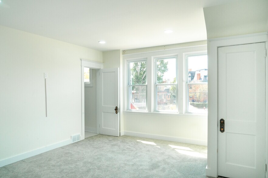 More Photos Of 2860 Perrysville Ave, Pittsburgh Funeral Home For Sale