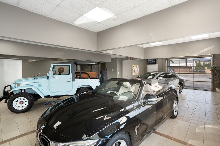 More Photos Of 2000 Columbia Ave, Franklin Freestanding For Lease