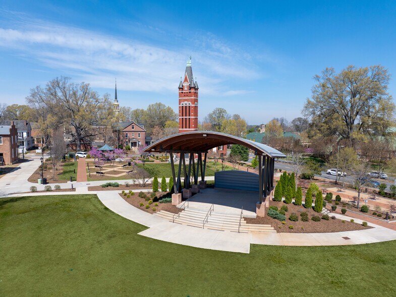 More Photos Of 115 S Jackson St, Salisbury Restaurant For Lease