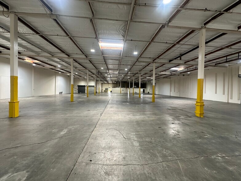 More Photos Of 13904 Maryton Ave, Santa Fe Springs Warehouse For Lease