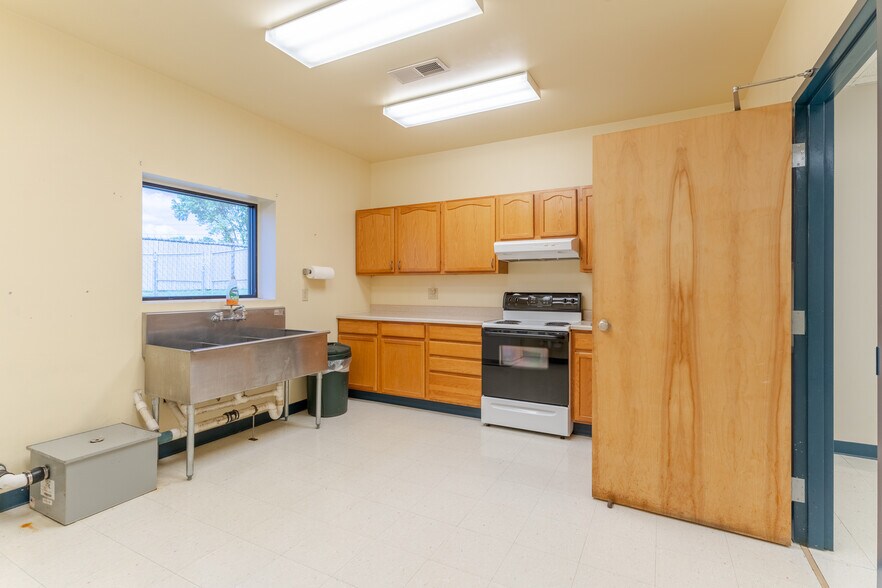 More Photos Of 1651 S Green St, Henderson Daycare Center For Sale