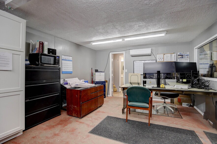 More Photos Of 5985 Lamar St, Arvada Warehouse For Lease