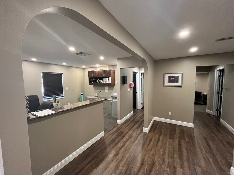 More Photos Of 4821 Central Ave, Saint Petersburg Office For Lease