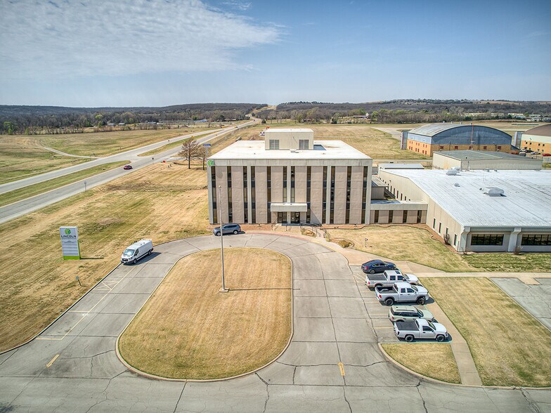 More Photos Of 406 US Highway 60, Bartlesville Office For Lease
