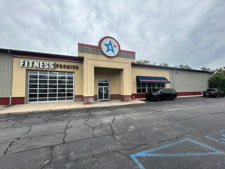 Primary Photo Of 12937 Wicker Ave, Cedar Lake Storefront For Lease