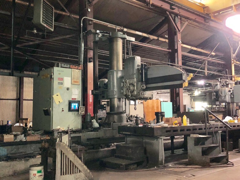 More Photos Of 800 N Water Ave, Sharon Service For Lease