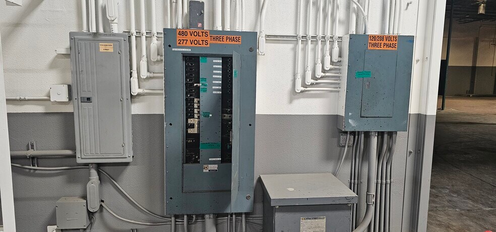 More Photos Of 13290 E Daum Dr, City of Industry Manufacturing For Sale