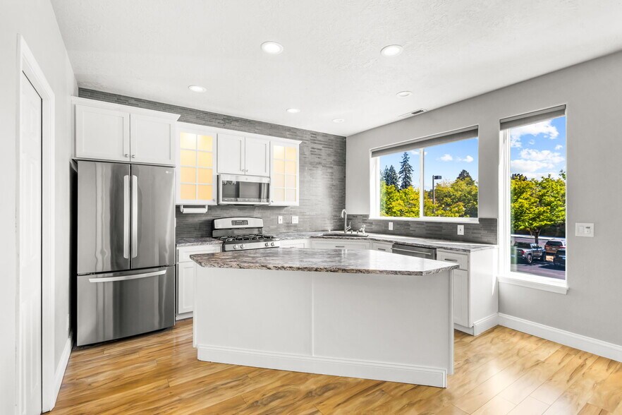 More Photos Of 8137 SW Seneca St, Tualatin Flex For Sale