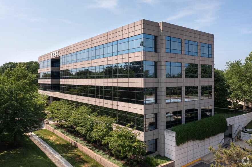 More Photos Of 3975 Fair Ridge Dr, Fairfax Office For Lease