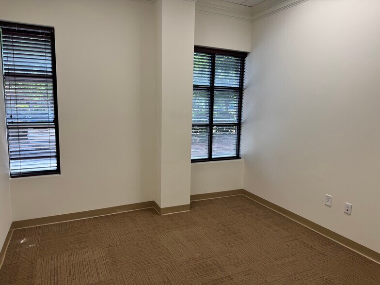 More Photos Of 19520 W Catawba Ave, Cornelius Office Residential For Lease
