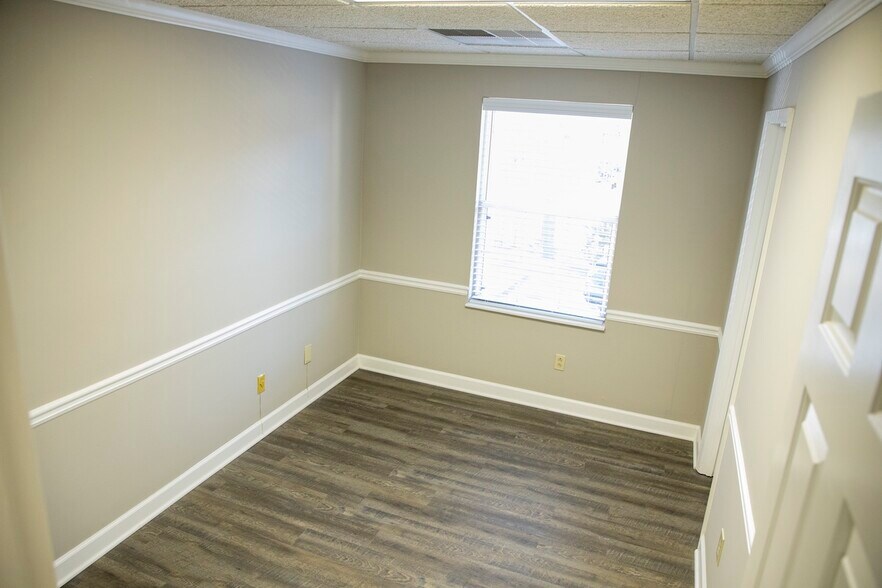 More Photos Of 425 E Crossville Rd, Roswell Office For Sale
