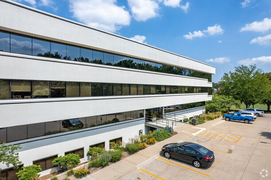 More Photos Of 7441 O St, Lincoln Office For Lease